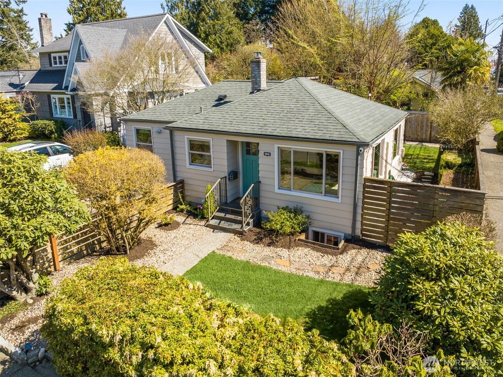 Photo of 9102 12th Avenue NE, Seattle, WA 98115 (MLS # 2496144)