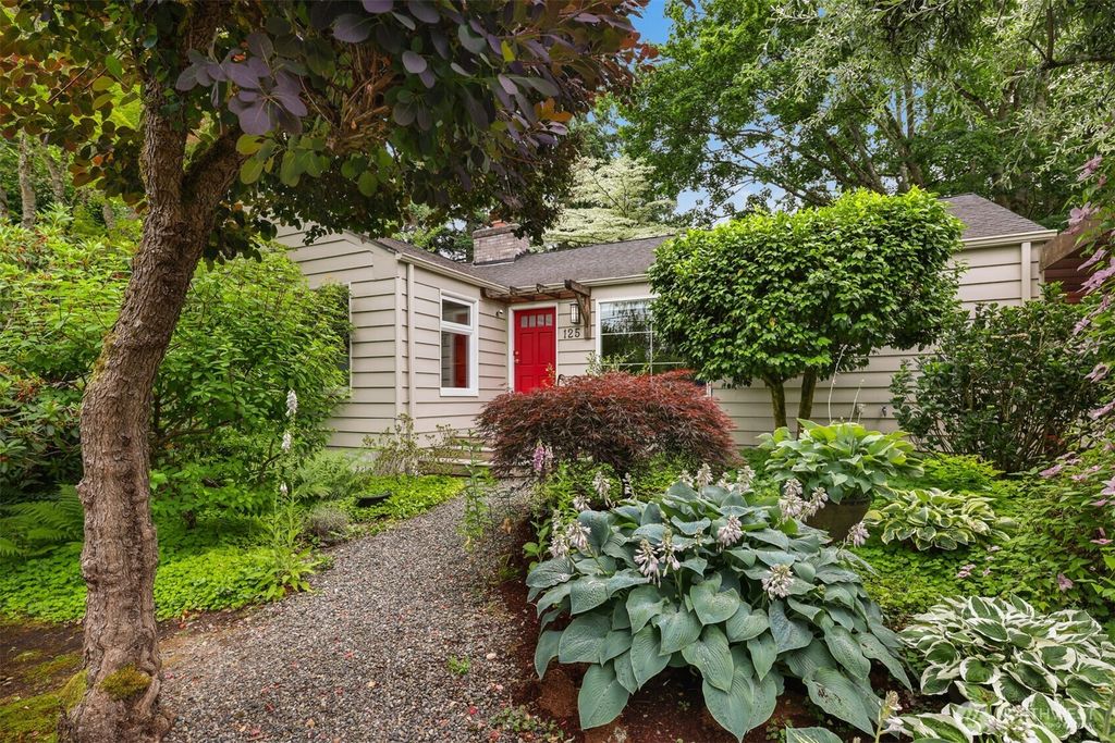 Photo of 125 NE 135th Street, Seattle, WA 98125 (MLS # 2545209)