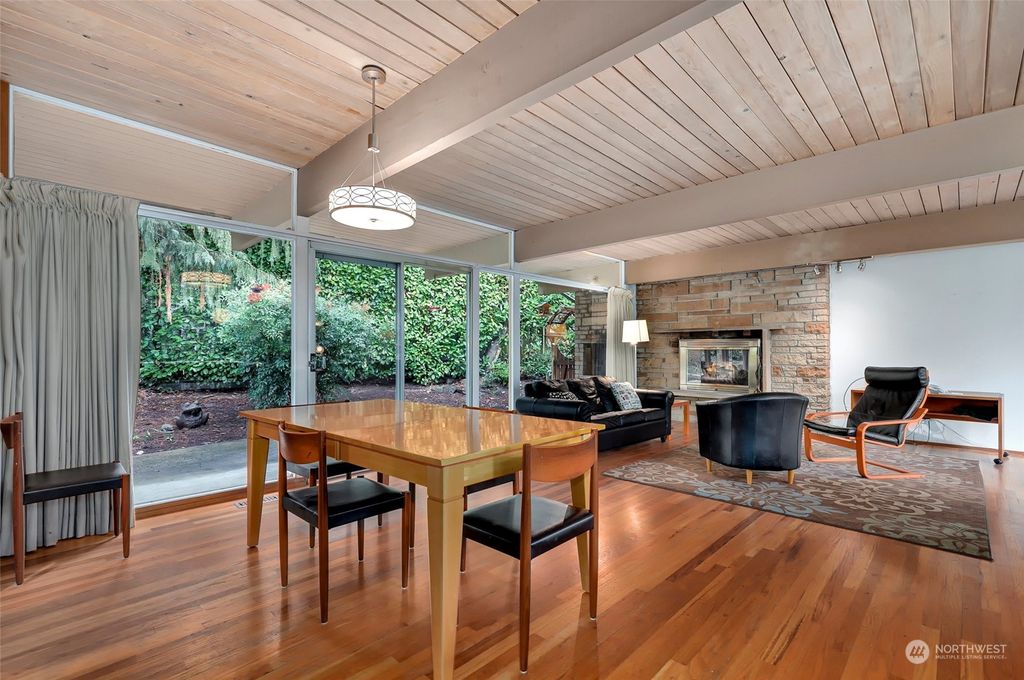 Photo of 4020 76th Avenue SE, Mercer Island, WA 98040 (MLS # 2049683)