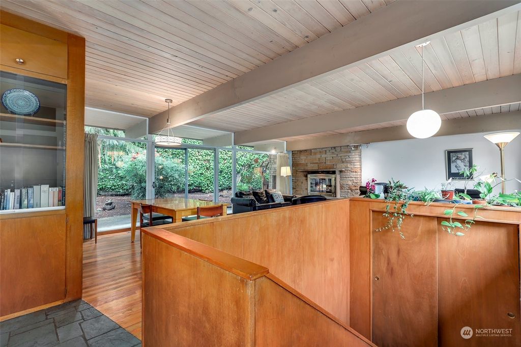 Photo of 4020 76th Avenue SE, Mercer Island, WA 98040 (MLS # 2049683)