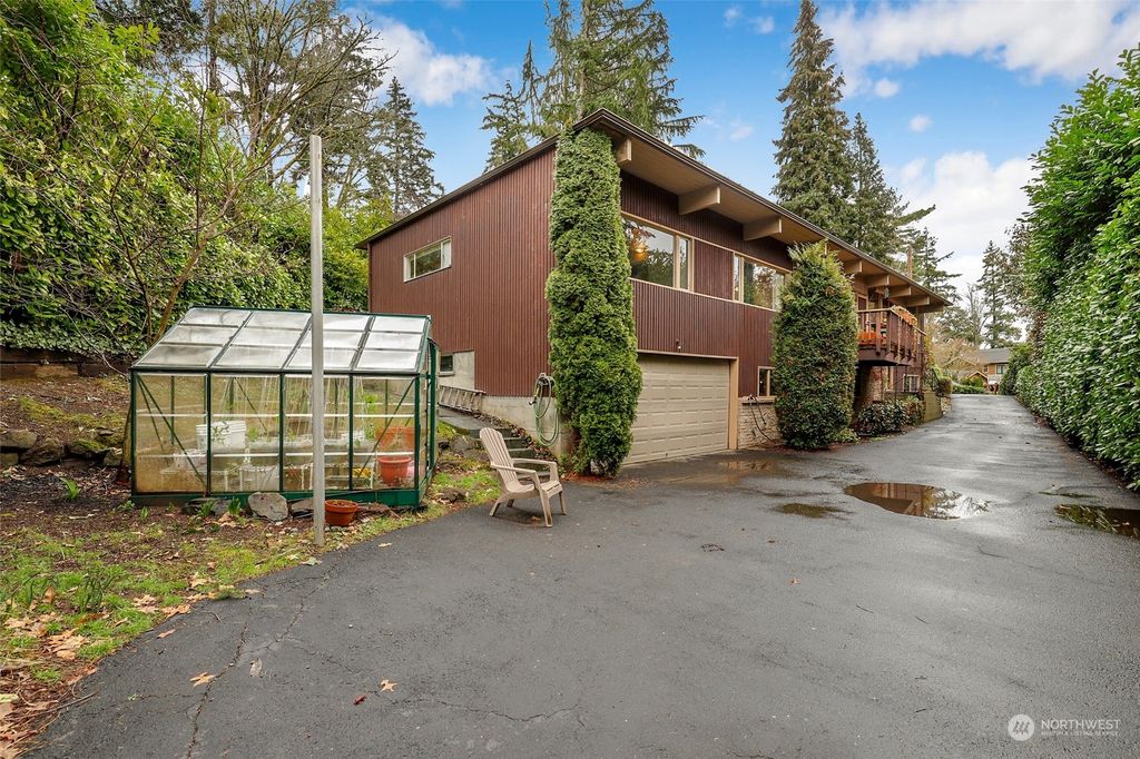 Photo of 4020 76th Avenue SE, Mercer Island, WA 98040 (MLS # 2049683)