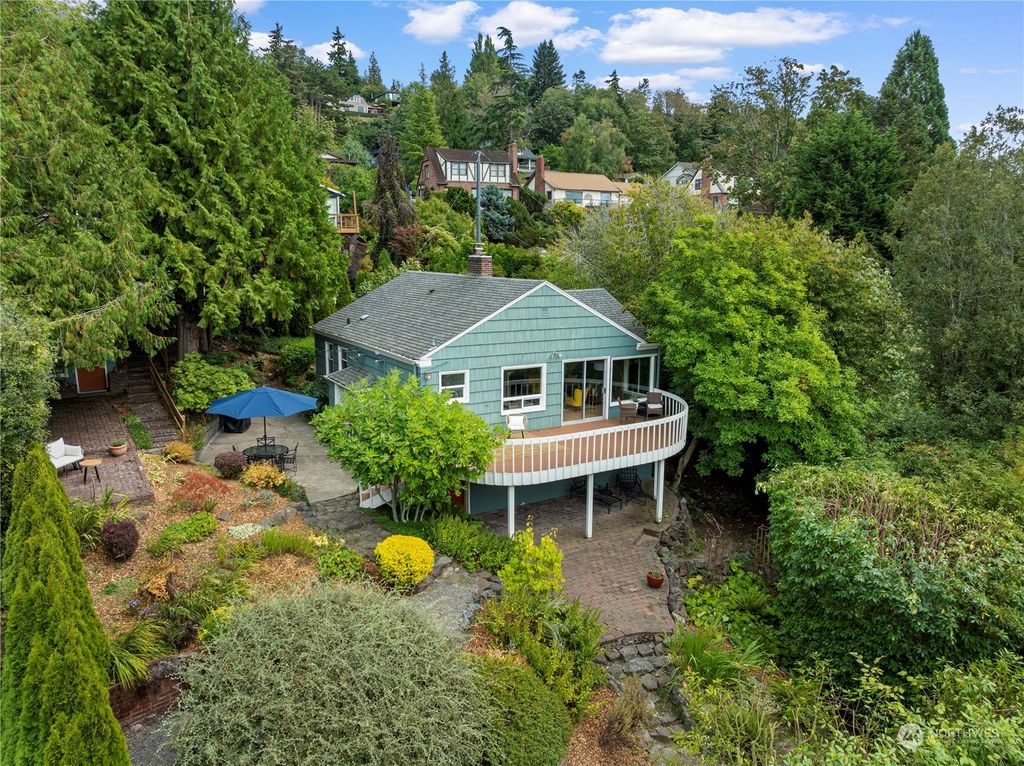 Photo of 9829 47th Avenue SW, Seattle, WA 98136 (MLS # 2303579)
