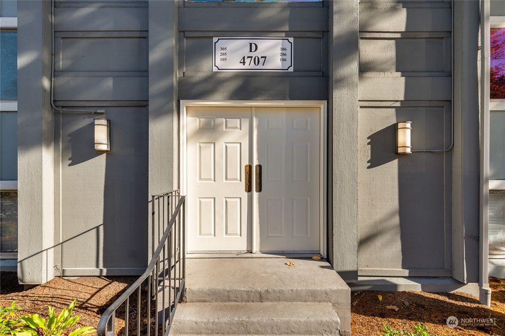 Photo of 4707 W Lake Sammamish Parkway SE #D205, Issaquah, WA 98027 (MLS # 2327684)