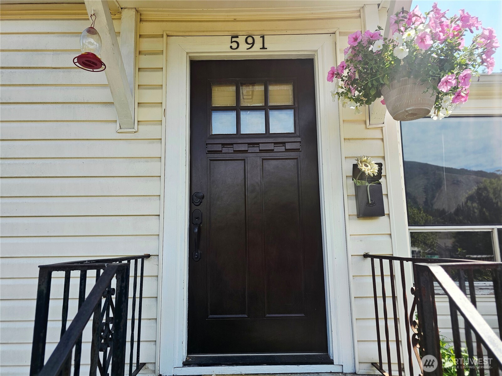 591 Division Avenue