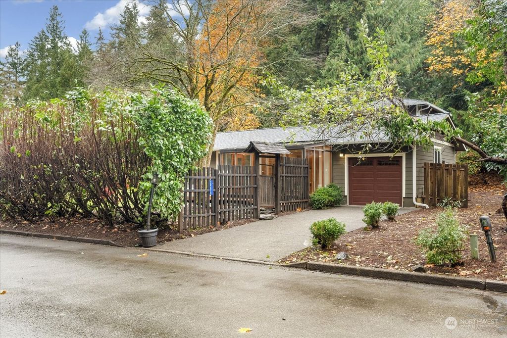 Photo of 20670 NE 79th Street, Redmond, WA 98053 (MLS # 2308552)