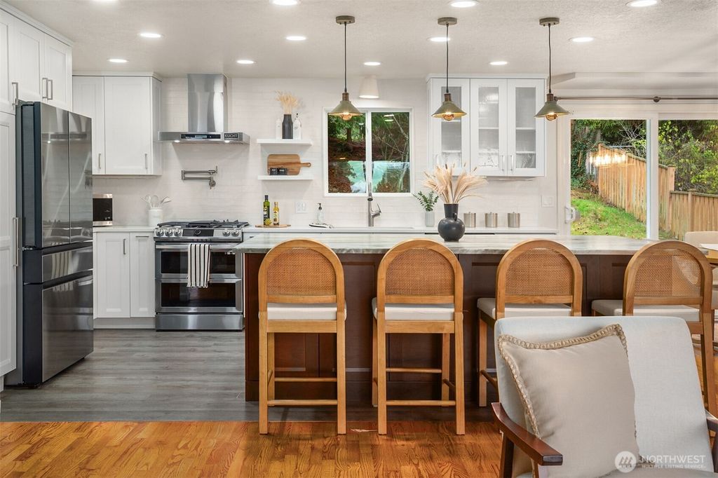 Photo of 1221 Coronado Place, Edmonds, WA 98020 (MLS # 2454270)