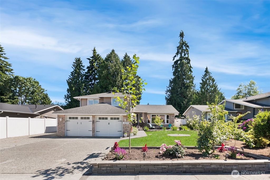 Photo of 3310 96th Place SE, Everett, WA 98208 (MLS # 2552768)