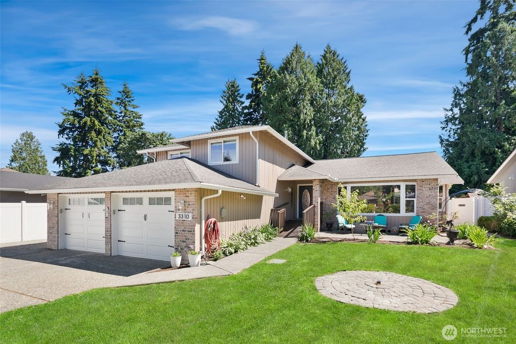 Photo of 3310 96th Place SE, Everett, WA 98208 (MLS # 2552768)