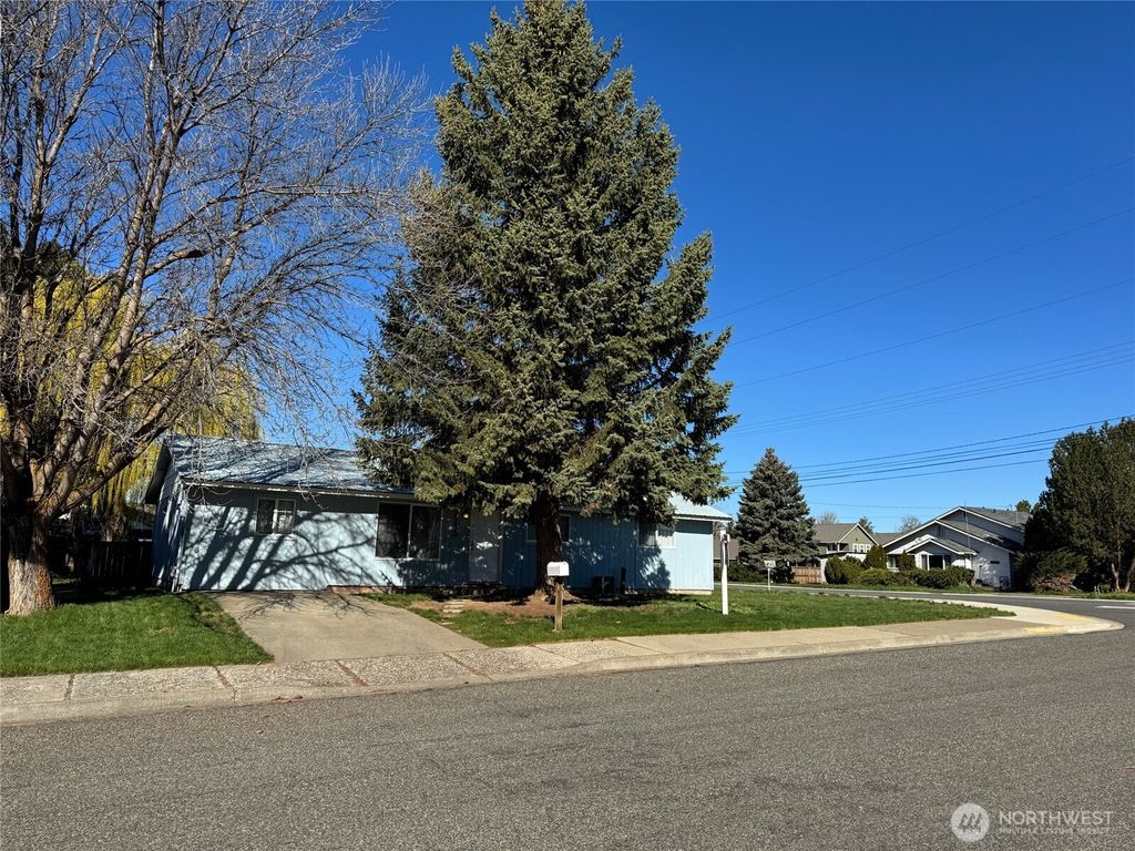 Photo of 2113 N Parklane Avenue, Ellensburg, WA 98926 (MLS # 2501918)
