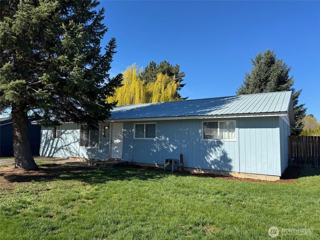 Photo of 2113 N Parklane Avenue, Ellensburg, WA 98926 (MLS # 2501918)