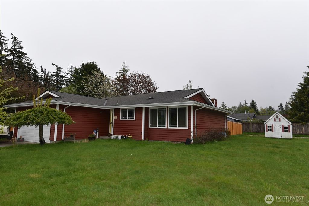 Photo of 2319 32nd Street, Anacortes, WA 98221 (MLS # 2491606)