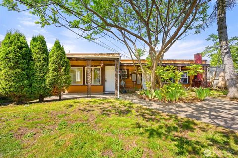 5218 Warner Street A/B Tacoma WA 98409