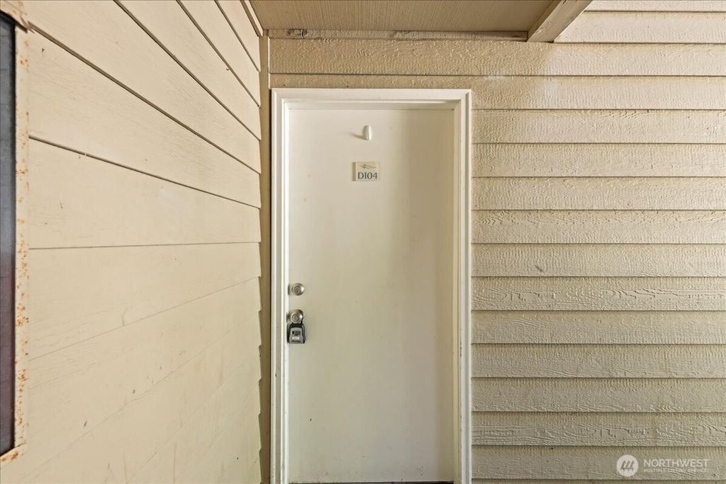 Photo of 1822 S 284th Ln Ln #D-104, Federal Way, WA 98003 (MLS # 2386273)
