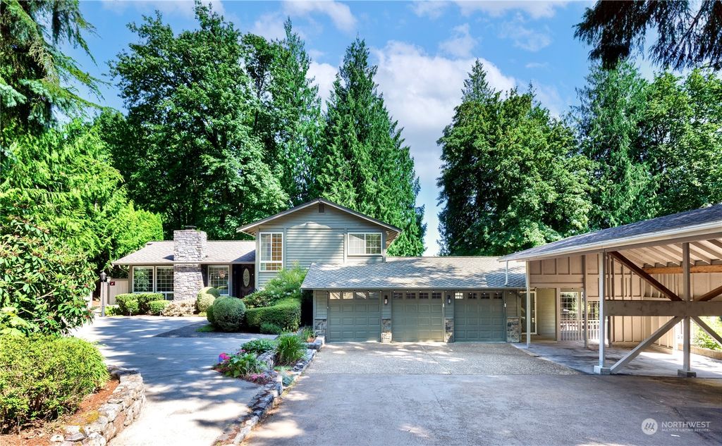 Photo of 20022 SE 20th Pl Pl, Sammamish, WA 98075 (MLS # 2245247)