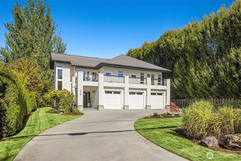 Photo of 8604 NE 124th Street, Kirkland, WA 98034 (MLS # 2422141)