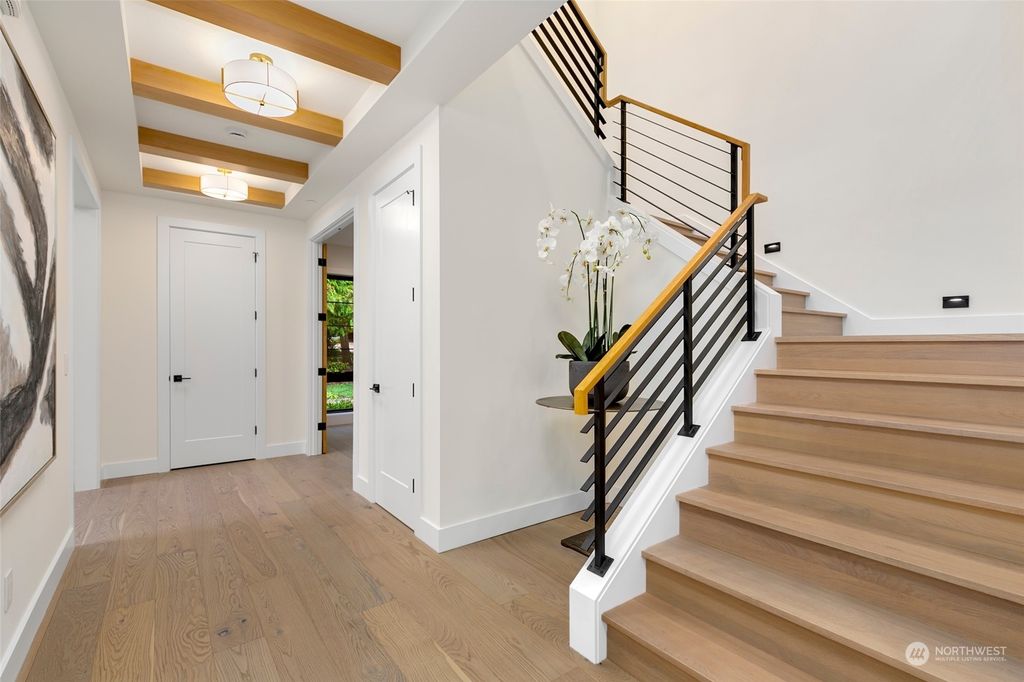 Photo of 10529 SE 28th Street, Bellevue, WA 98004 (MLS # 2309384)