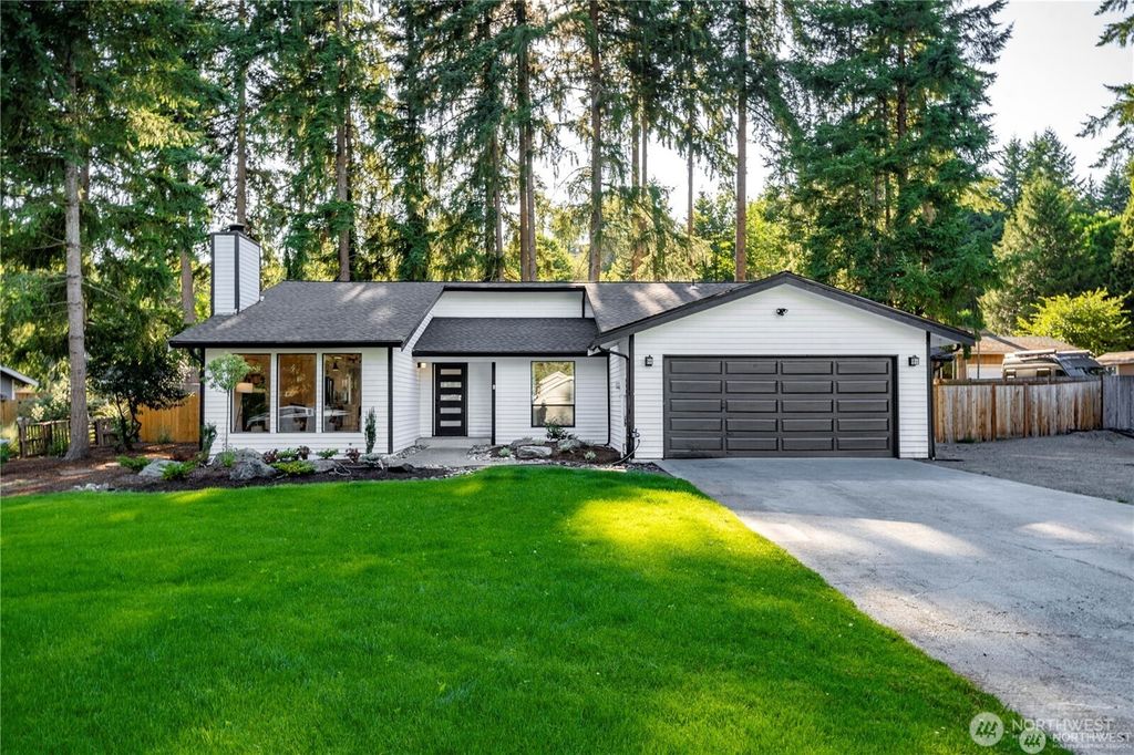 Photo of 13820 72nd Avenue E Ave, Puyallup, WA 98373 (MLS # 2501836)