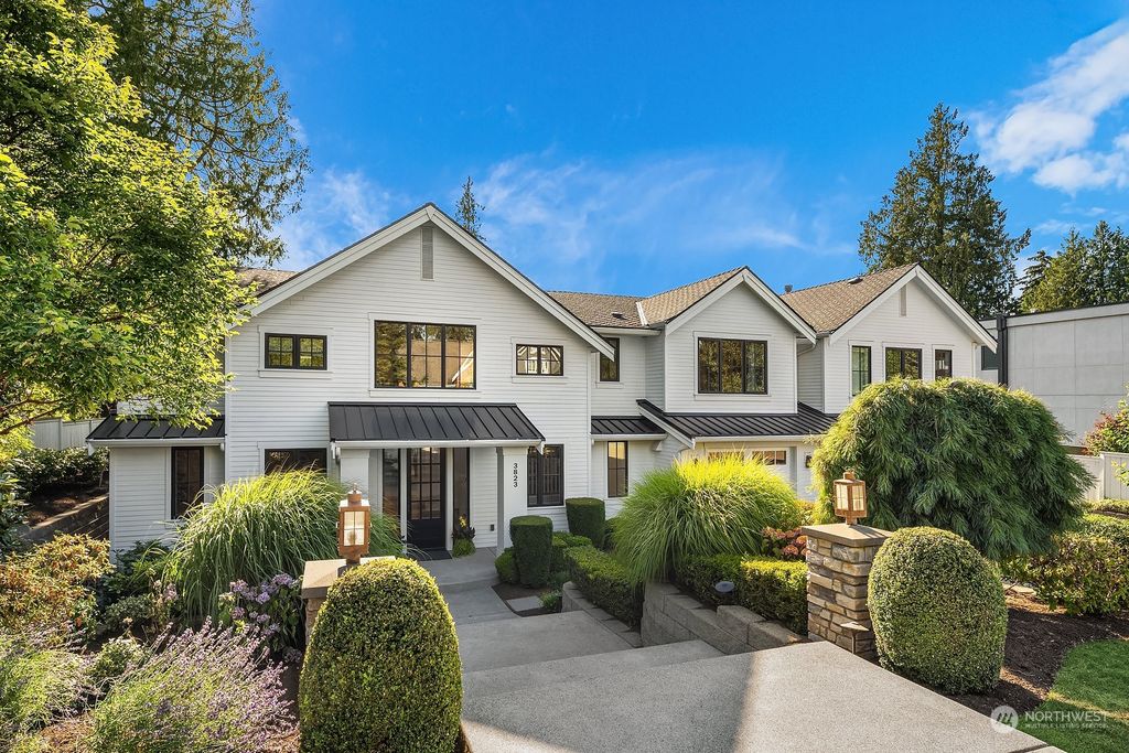 Photo of 3823 94th Avenue NE, Yarrow Point, WA 98004 (MLS # 2261438)