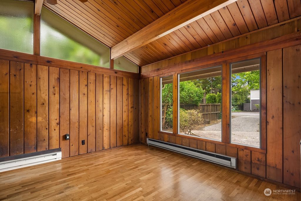 Photo of 225 E Sunset Way, Issaquah, WA 98027 (MLS # 2271089)