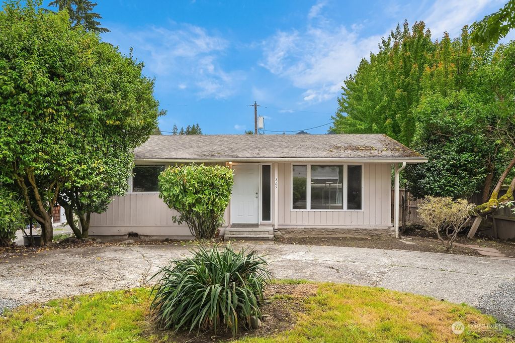 Photo of 225 E Sunset Way, Issaquah, WA 98027 (MLS # 2271089)