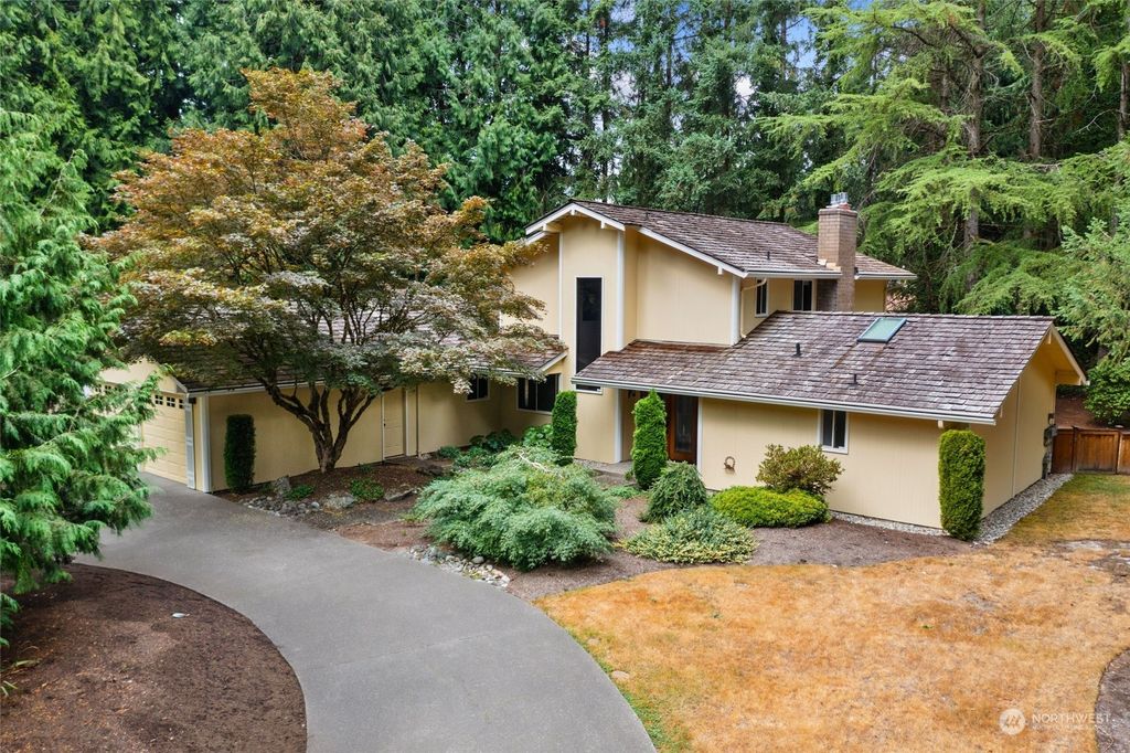 Photo of 13422 NE 54th Place, Bellevue, WA 98005 (MLS # 2149234)