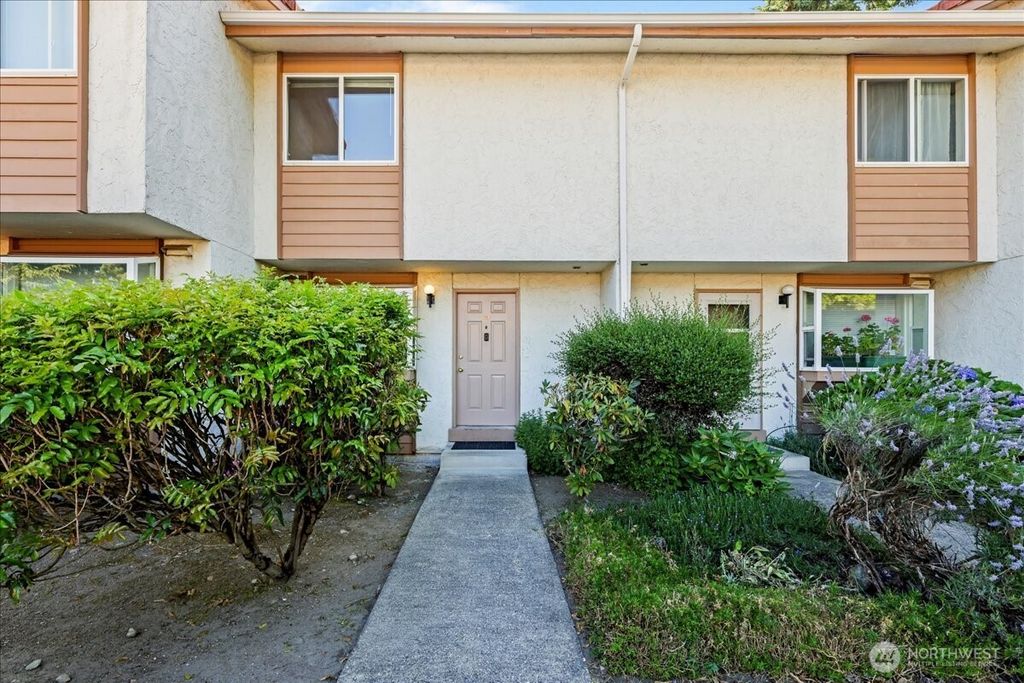 Photo of 12828 SE 41st Lane #C-103, Bellevue, WA 98006 (MLS # 2407626)