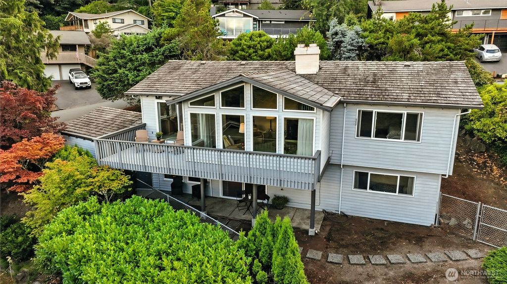 Photo of 5418 NE 200th Place, Lake Forest Park, WA 98155 (MLS # 2416717)