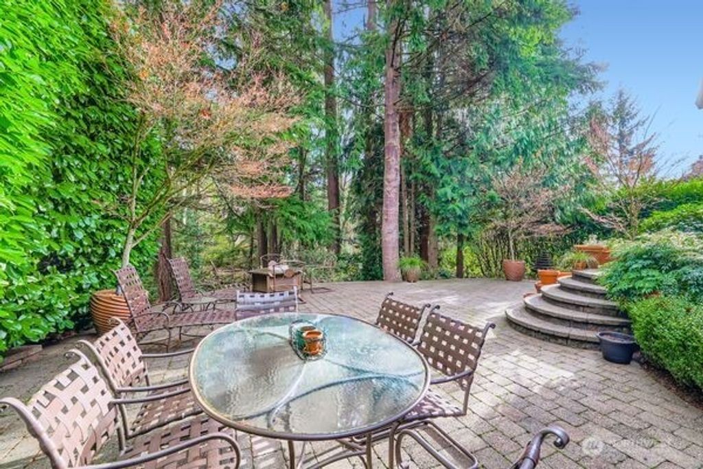 Photo of 6216 151st Avenue SE, Bellevue, WA 98006 (MLS # 2459090)