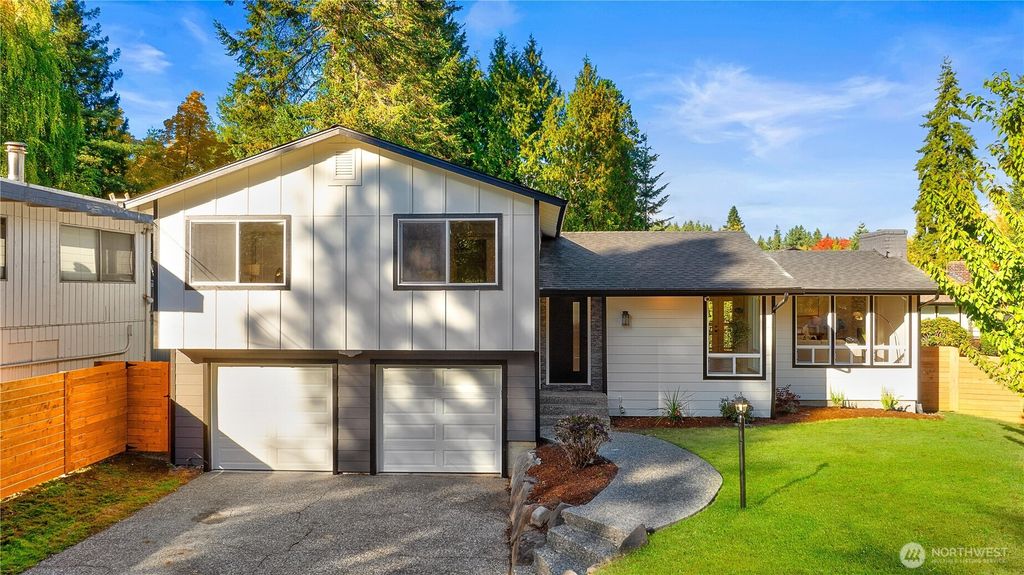 Photo of 2708 NE 106th Place, Seattle, WA 98125 (MLS # 2447880)