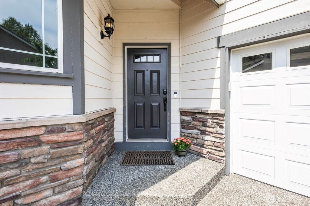 Photo of 1811 97th Place SW, Everett, WA 98204 (MLS # 2387174)