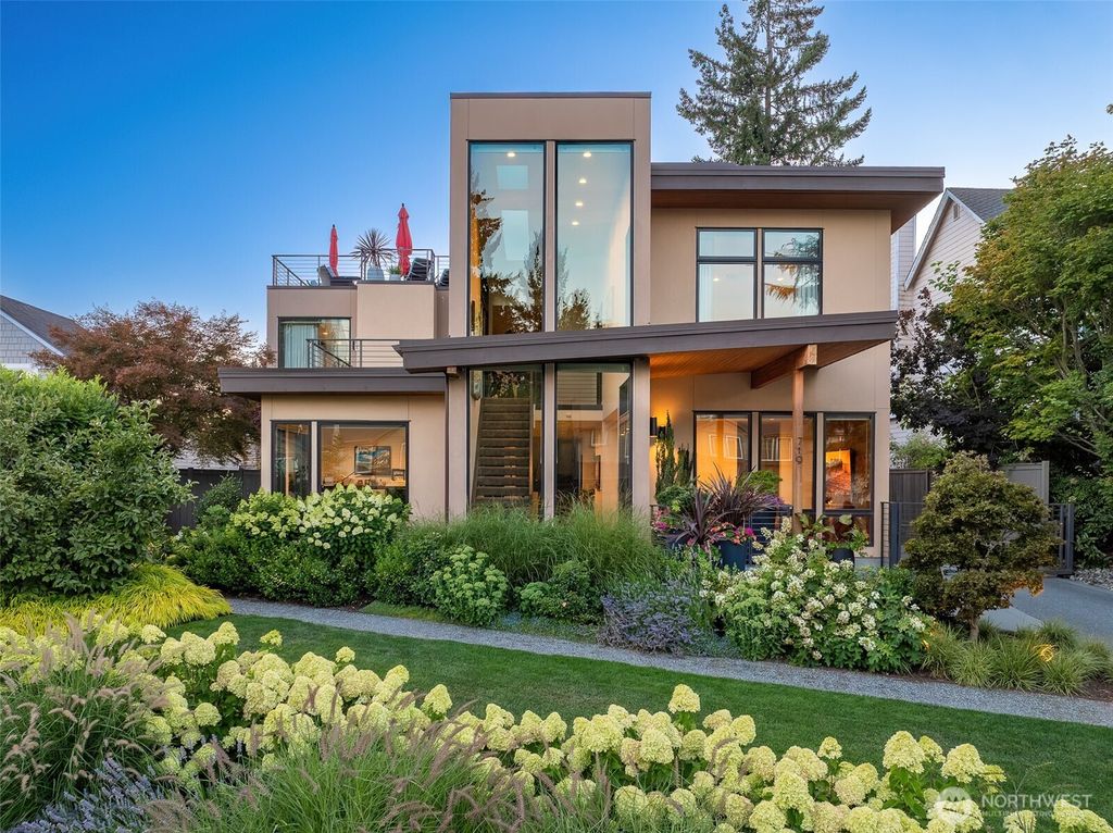 Photo of 719 99th Avenue NE, Bellevue, WA 98004 (MLS # 2483941)