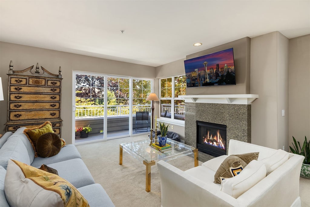 Photo of 1415 6th Avenue N #304, Seattle, WA 98109 (MLS # 2596180)