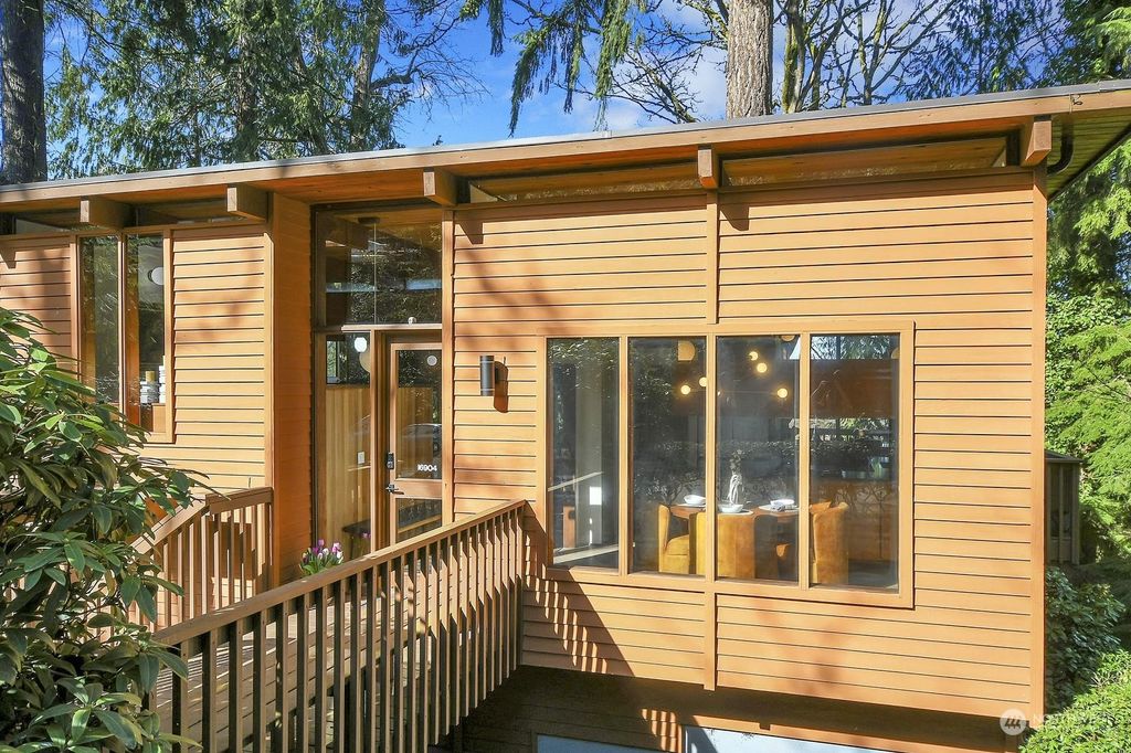 Photo of 16904 80th Place NE, Kenmore, WA 98028 (MLS # 2210870)