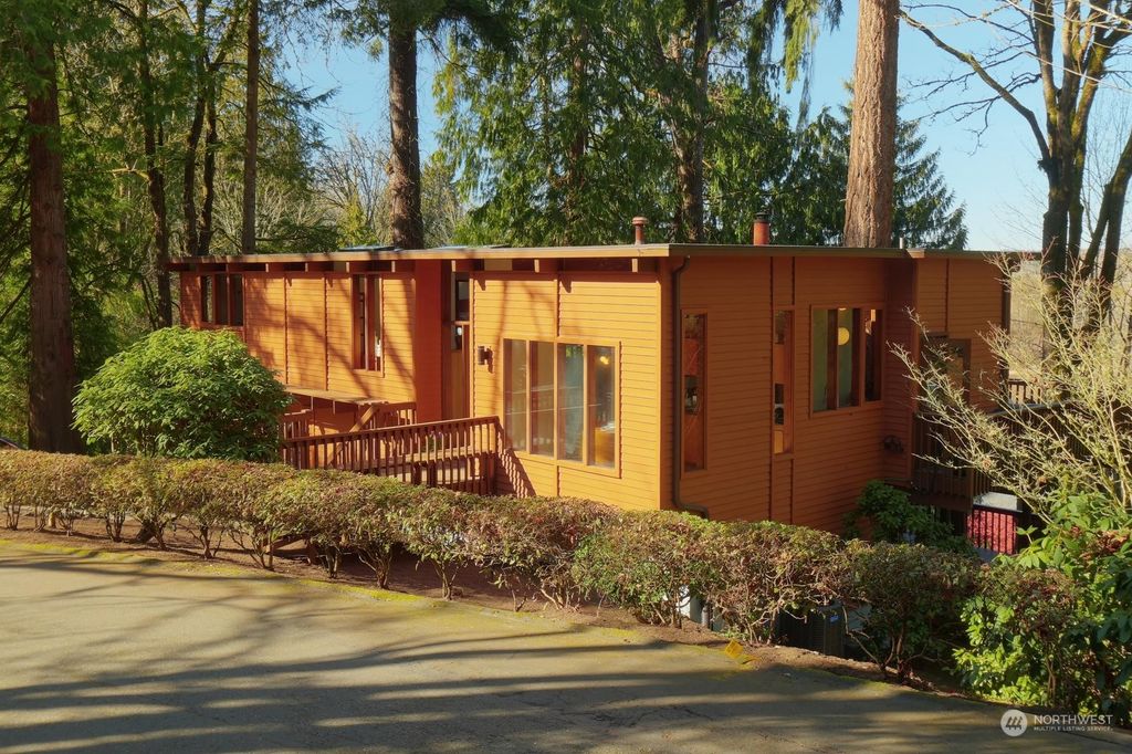 Photo of 16904 80th Place NE, Kenmore, WA 98028 (MLS # 2210870)
