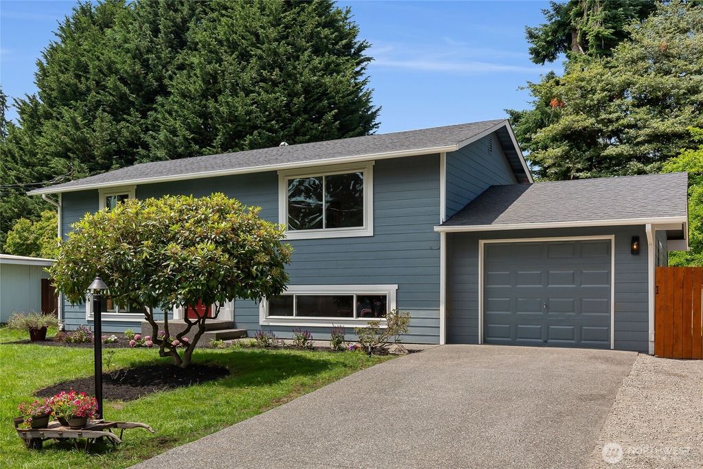 Photo of 29309 38th Place S, Auburn, WA 98001 (MLS # 2393284)