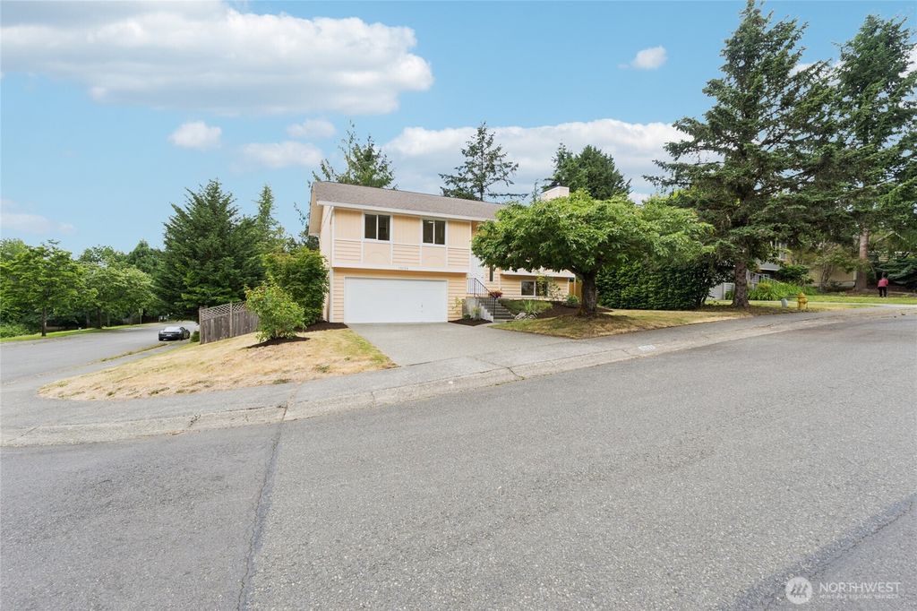 Photo of 16102 NE 107th Court, Redmond, WA 98052 (MLS # 2396997)