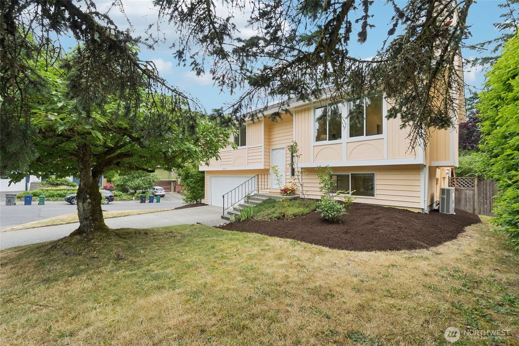 Photo of 16102 NE 107th Court, Redmond, WA 98052 (MLS # 2396997)