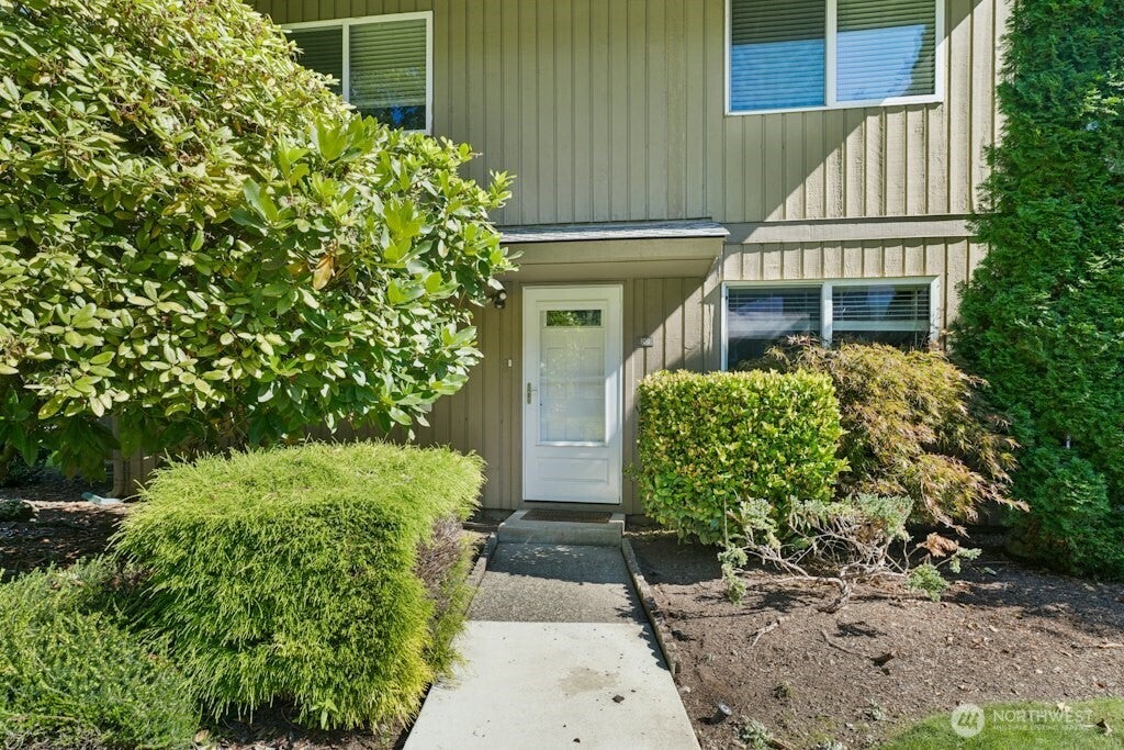 6111 N 16th Street M-108