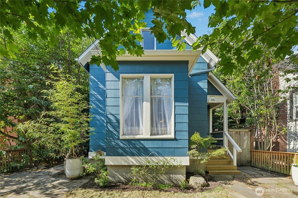 Photo of 521 20th Avenue E, Seattle, WA 98112 (MLS # 2438447)