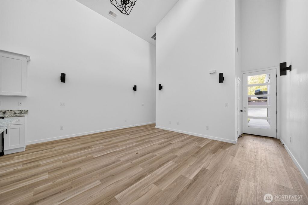 Photo of 2015 W Nora Street Avenue, Spokane, WA 99205 (MLS # 2527723)