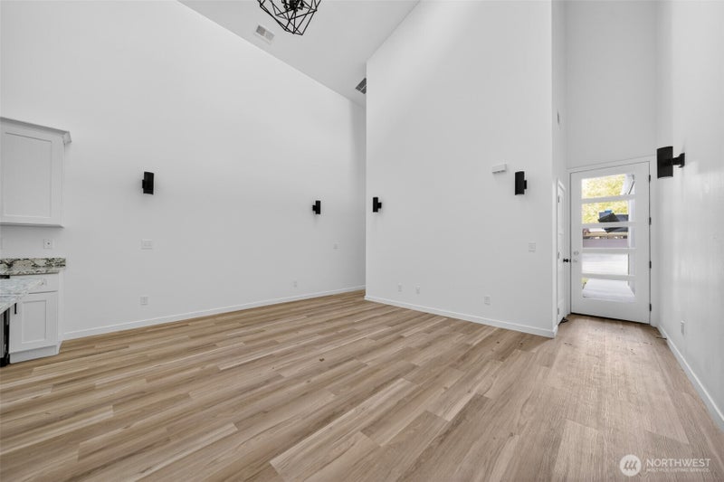 2015 W Nora Street Avenue