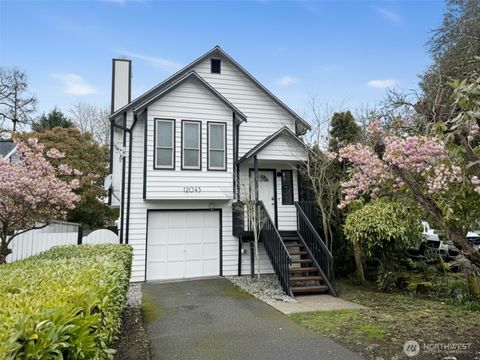 Photo of 12043 Bartlett Avenue NE, Seattle, WA 98125 (MLS # 2512594)