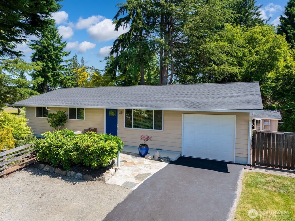 Photo of 422 210th Street SW, Lynnwood, WA 98036 (MLS # 2390754)