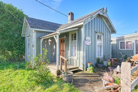 Photo of 1310 Bay Avenue, Ocean Park, WA 98640 (MLS # 2407682)