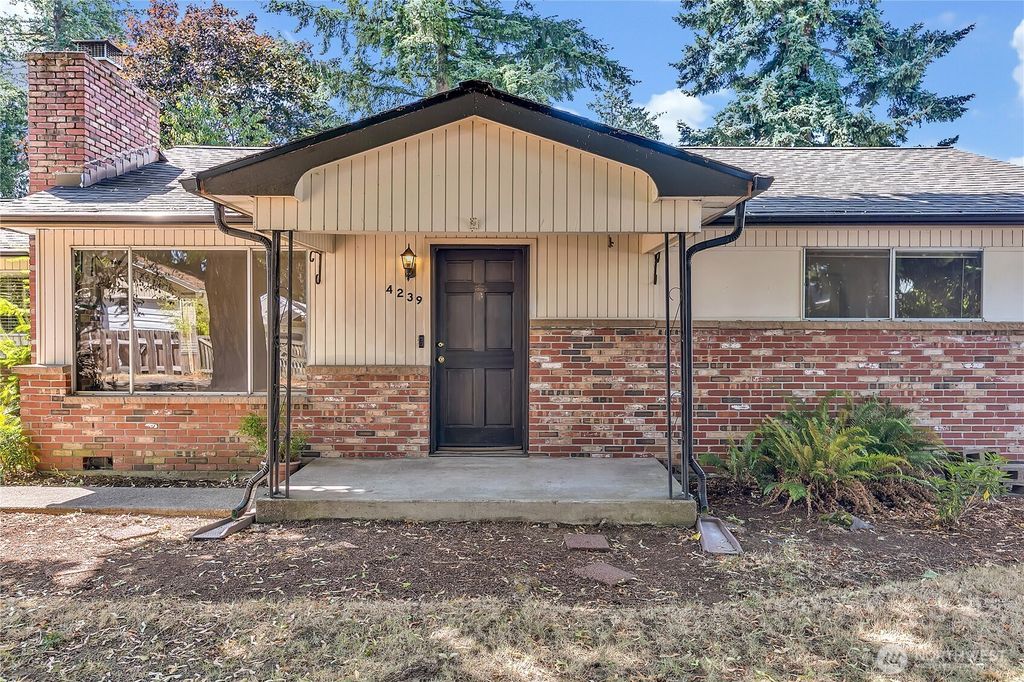 Photo of 4239 S 184th Place, SeaTac, WA 98188 (MLS # 2404723)