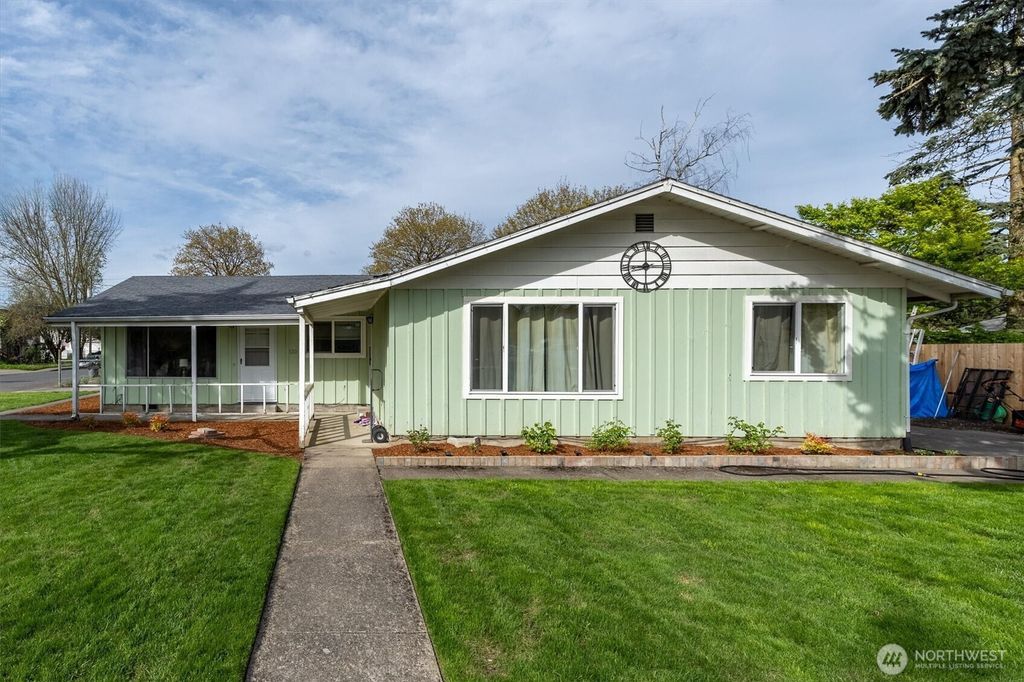 Photo of 128 Robbins Street, Woodland, WA 98674 (MLS # 2507182)