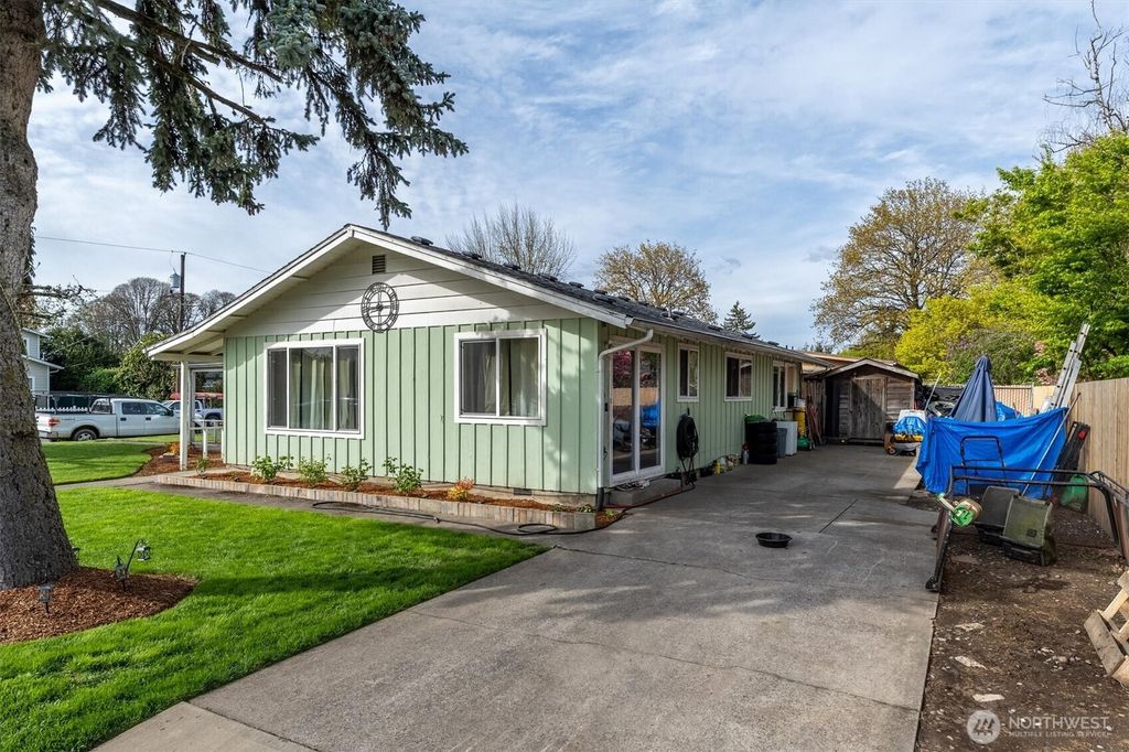 Photo of 128 Robbins Street, Woodland, WA 98674 (MLS # 2507182)