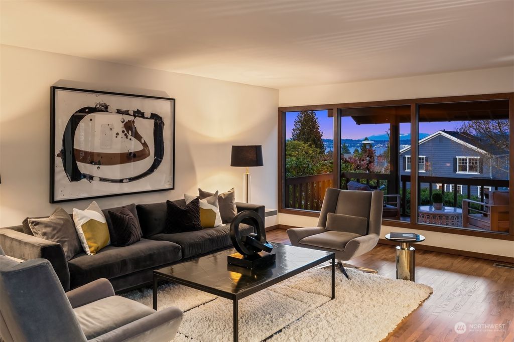 Photo of 3919 48th Avenue NE, Seattle, WA 98105 (MLS # 2077548)