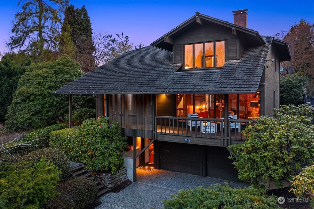 Photo of 3919 48th Avenue NE, Seattle, WA 98105 (MLS # 2077548)