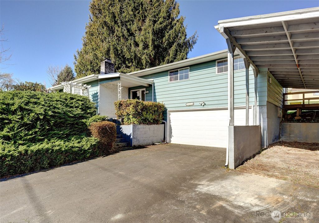 Photo of 1703 Allen Street, Kelso, WA 98626 (MLS # 2482711)